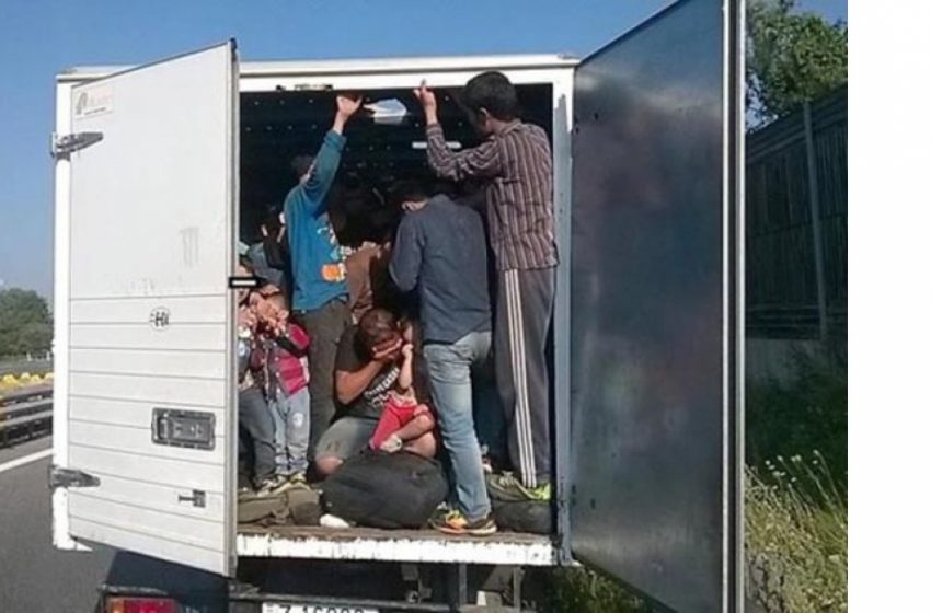  Откриени 64 мигранти во камион кај Струмица, возачот избегал