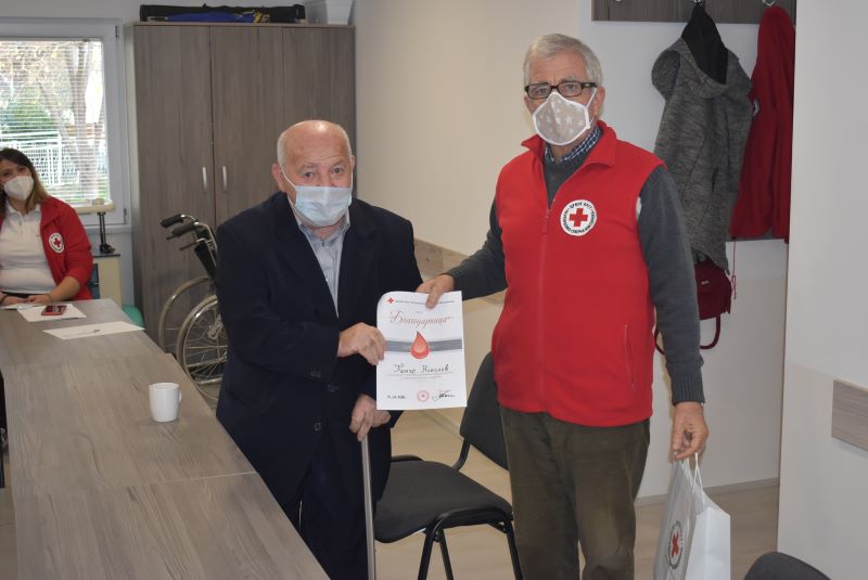  Струмичкиот Црвен крст му се заблагодари на кроводаритетелот и мотиватор, Панче Николов