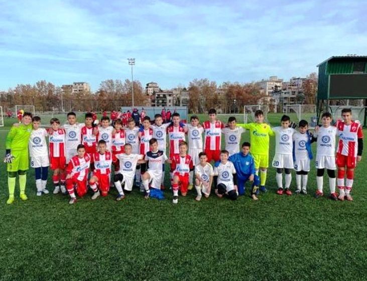  Млади фудбалери на Академија Пандев гостуваа на Ц.ѕвезда и Партизан