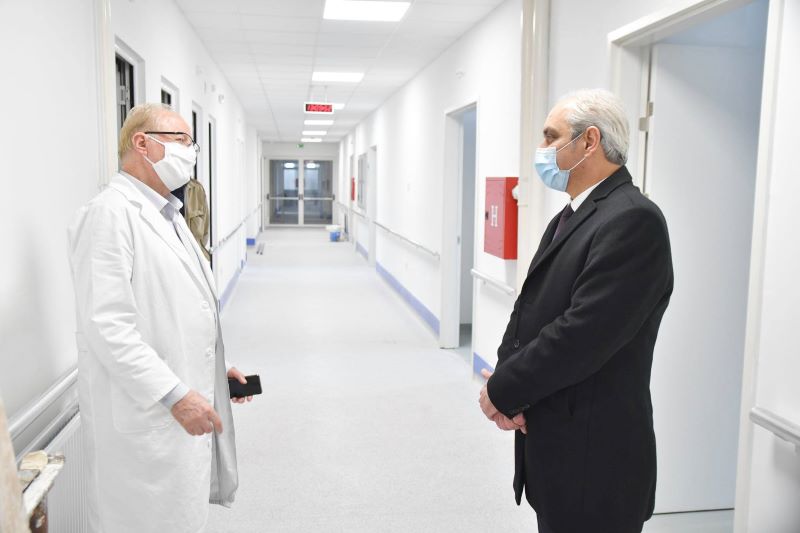 Градоначалникот Јаневски ја посети болницата