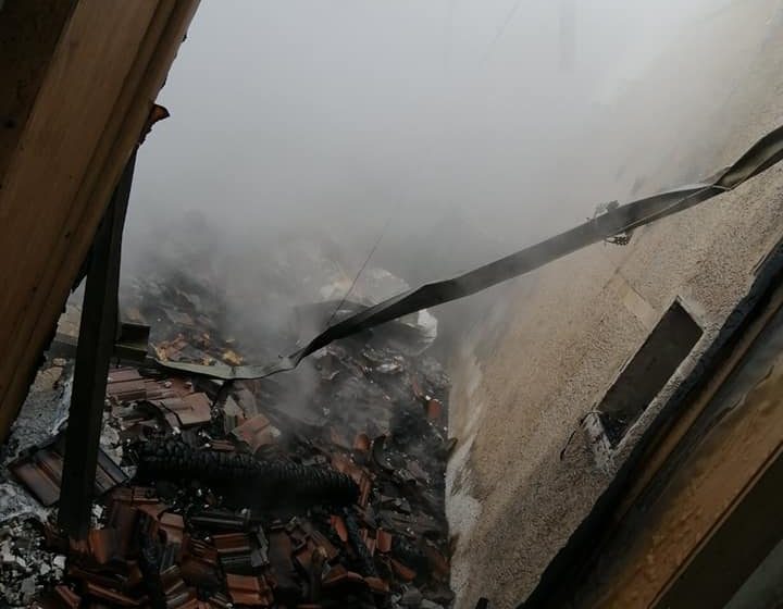  Изгоре куќа во Просениково