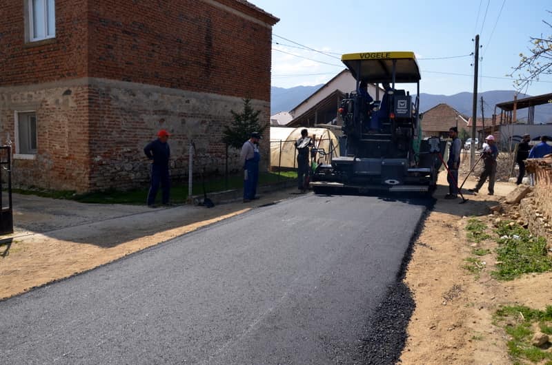  Продолжува асфалтирањето на улиците во населените места во Општина Струмица