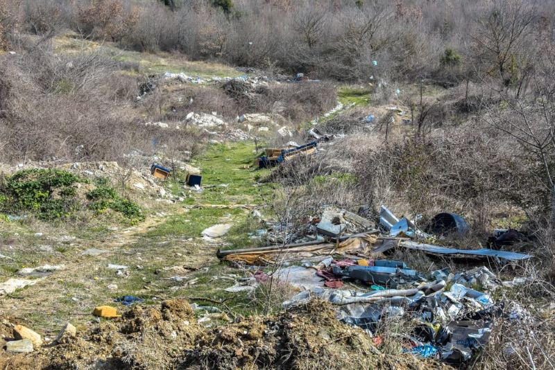  „Комуналец“ чисти дива депонија кај селото Раборци
