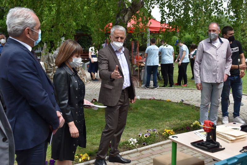  Министерката Царовска и градоначалникот Јаневски во посета на средни училишта во Струмица