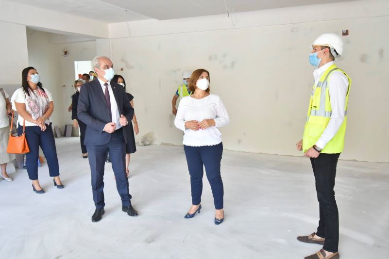  Министерката Шахпаска и градоначалникот Јаневски на увид во изградбата на градинки во Струмица