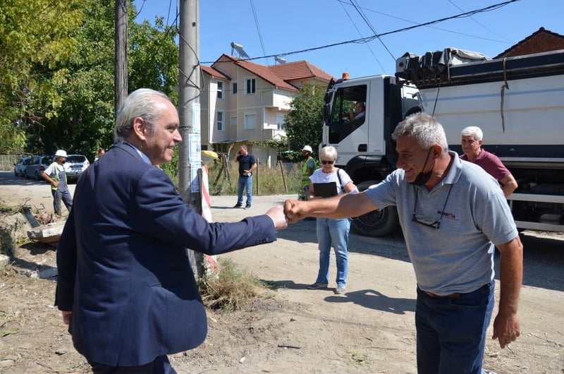  Јаневски: Почна изградбата на сервисни улици и фекални колектори во населбата Софилар