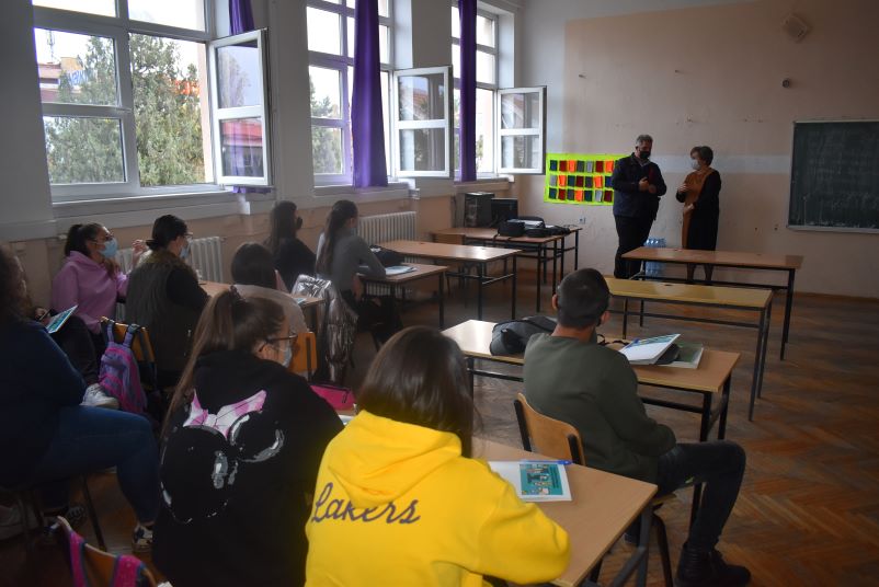  Промовиран проектот „Со медиумска писменост до борба против говор на омраза“ пред ученици во СОУ „Јане Сандански“