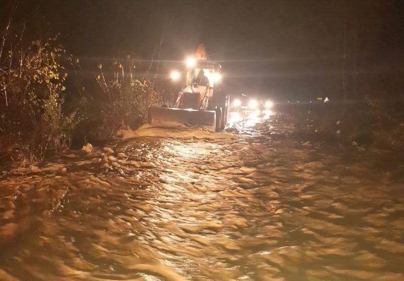  Поплавени неколку куќи во Мокрино, затворен пат, одрони