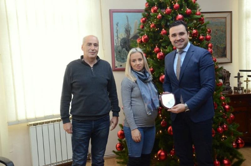  Шампионките на ЖФК „Тиверија“ на прием кај градоначалникот Костадинов