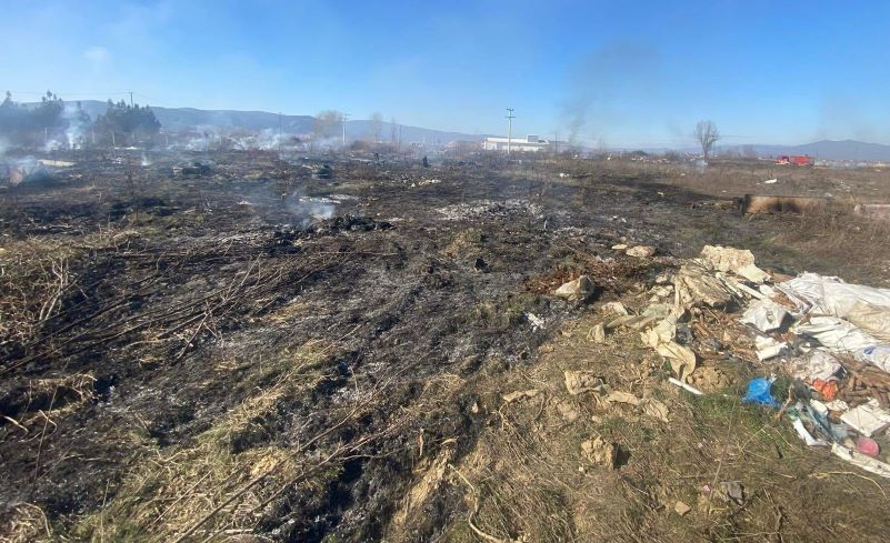  Пожарникарите изгаснаа сува трева и ѓубре кај Сачево