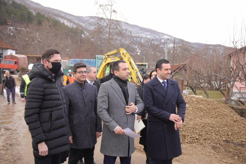  Градоначалникот Костадинов со министерот Бочварски извршија увид во изведбата на канализацискиот систем во Банско