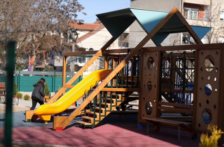  Заврши реконструкцијата на детското игралиште „Шпики“