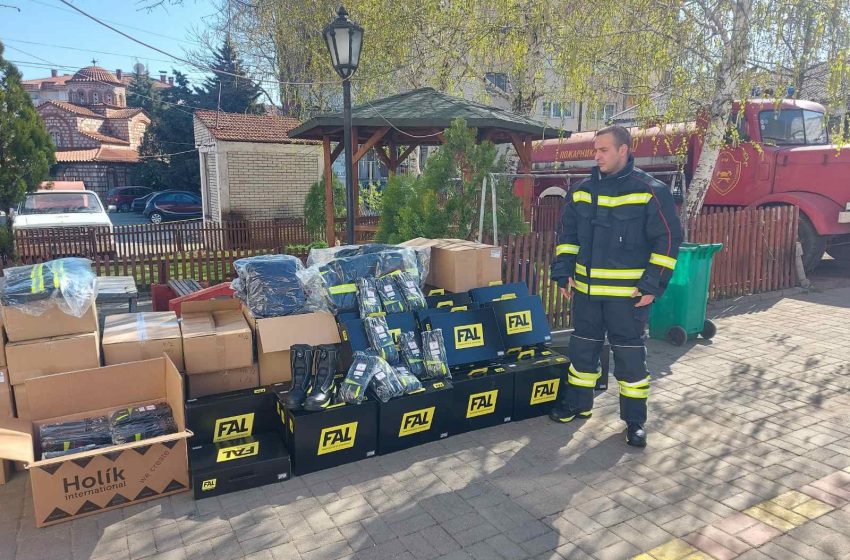  Струмичките пожарникари добија нова лична заштитна опрема