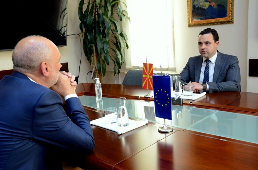  Евроамбасадорот Гир на средба со градоначалникот Костадинов