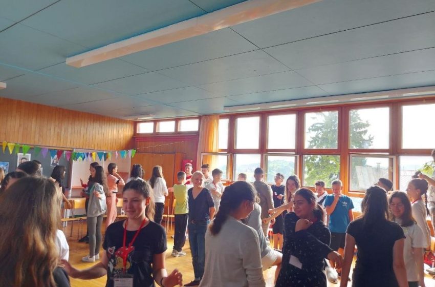  Ученици од три основни училишта во посета на Детското село Песталоци во Швајцарија