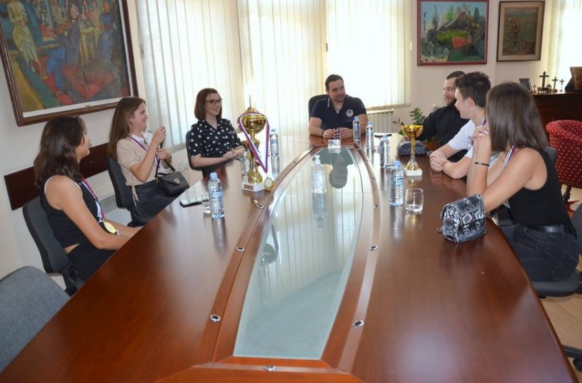  Прием кај градоначалникот Костадинов за учениците кои освоија многу признанија на Гастро фестивал „Ниш 2022“