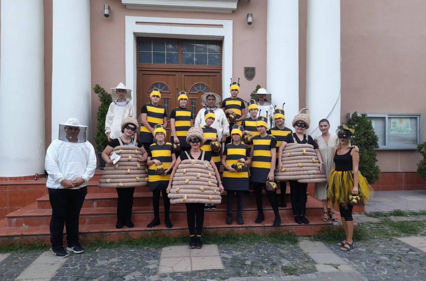  Фото: Струмичките пчели од „Пчелин рај“ настапија на „Меден Радовиш“