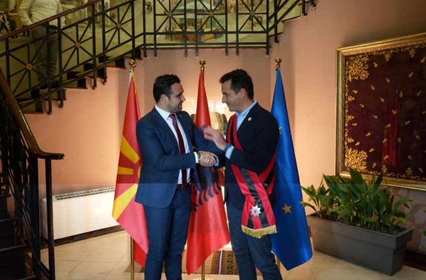  Градоначалникот на Тирана,Велиај, со највисоки почести го пречека Костадинов