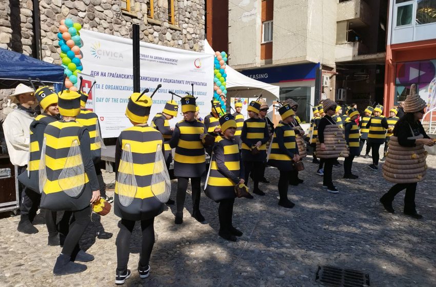  Пчелките со маската „Пчелин рај“ го отворија Фестивалот на граѓански организации и социјални претпријатија во Скопје