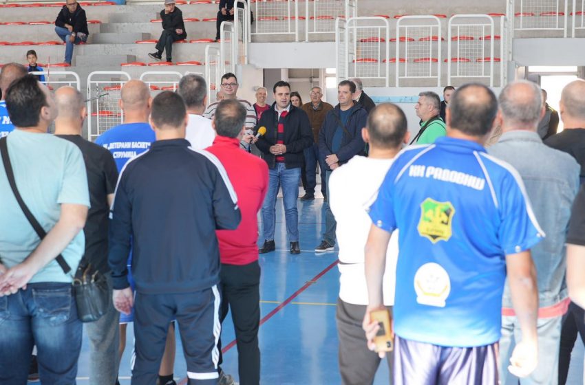  Костадинов ги поздрави учесниците на Меѓународниот турнир во кошарка за ветерани