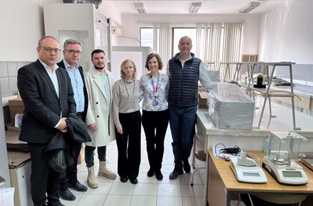„Џонсон Мети“ донираше лабораториска опрема на Фармацевтскиот факултет во Скопје