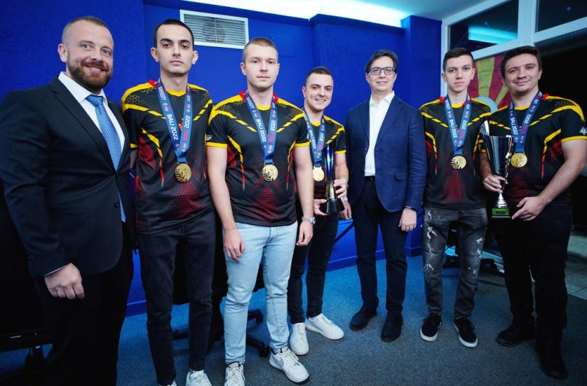  Двократните светски шампиони во CS:GO на средба со претседателот Пендаровски