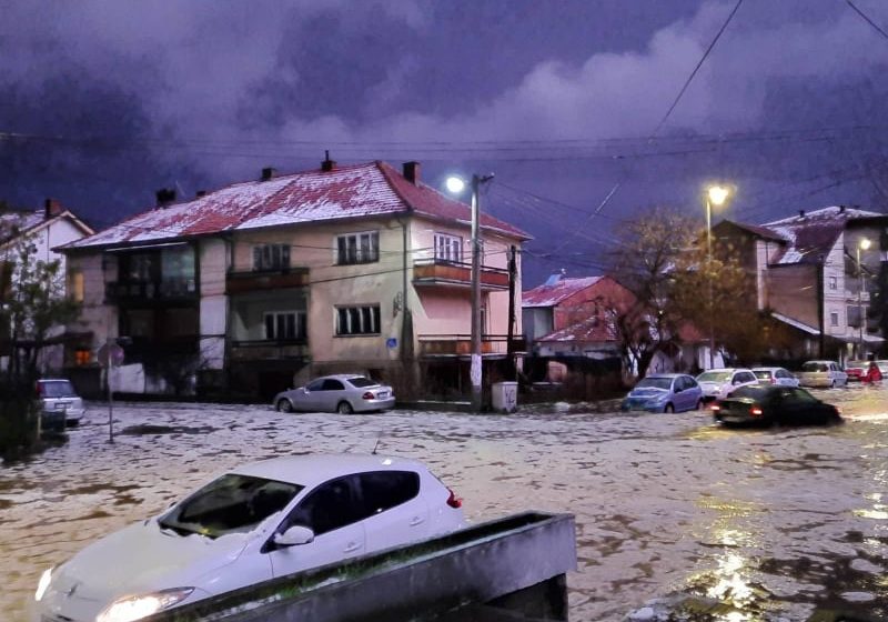  Силно невреме ја погоди Струмица вечерва-град, мраз, молњи и обилен дожд