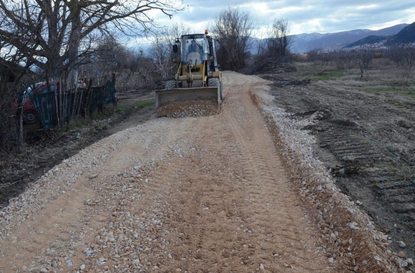  Костадинов:Нашите вредни земјоделци заслужуваат пристојни патишта до земјоделските површини
