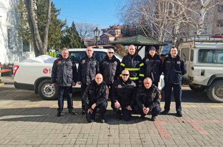 Фото: Осум пожарникари од Струмица заминаа во спасувачка мисија во Турција