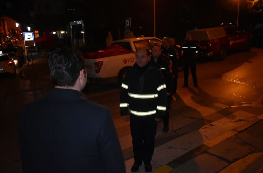  Градоначалникот Костадинов ги пречека пожарникарите-спасители кои се вратија од Турција