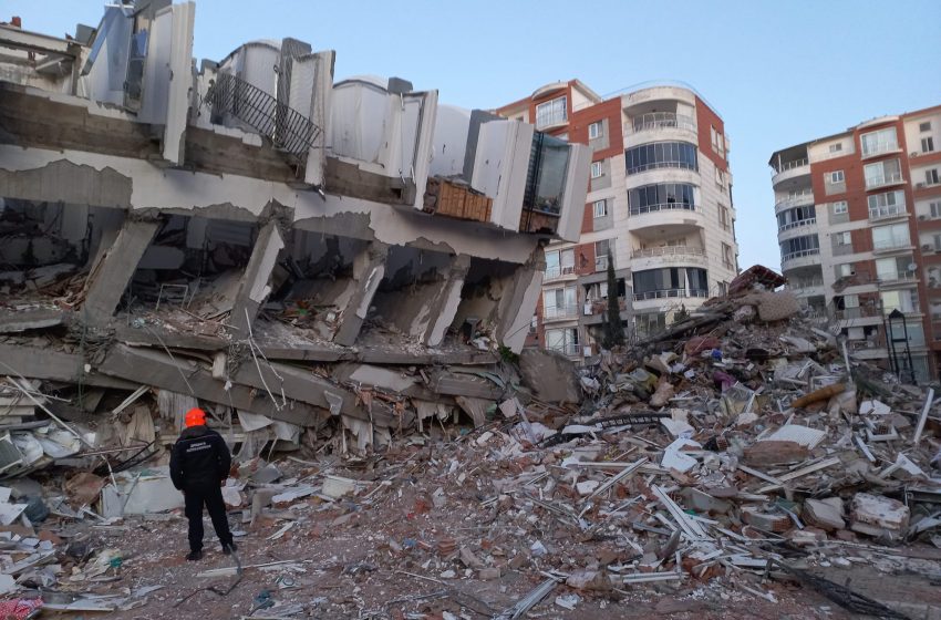  Утрешниот ден Владата го прогласи за ден на жалост за жртвите во катастрофалниот земјотрес во Турција и Сирија