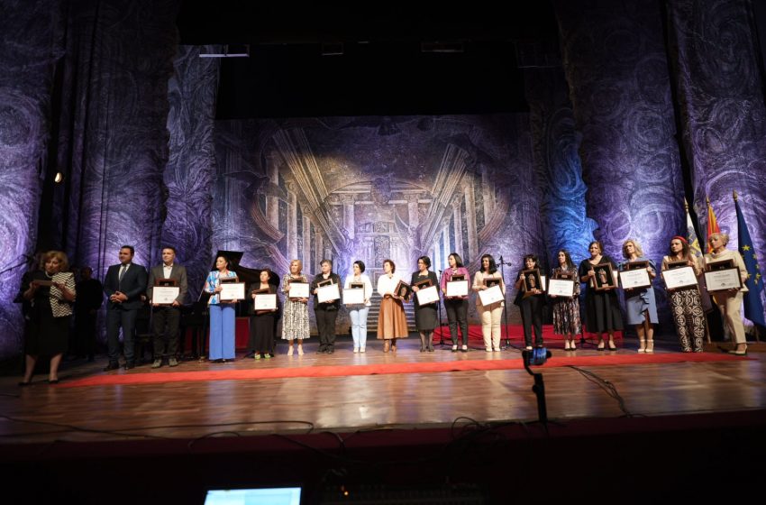  Со свечена академија и награди за најдобрите наставници се чествуваше празникот на Сесловенските просветители