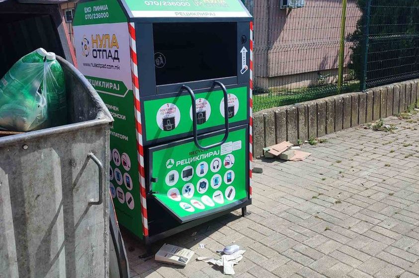  Уништен контејнер за рециклирање електронски отпад