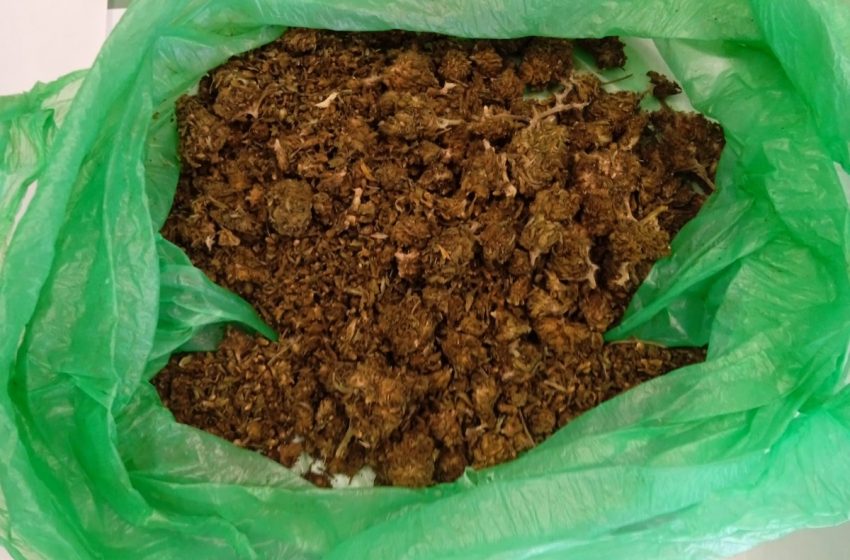  На нива на жител на Банско пронајдени кесиња со марихуана