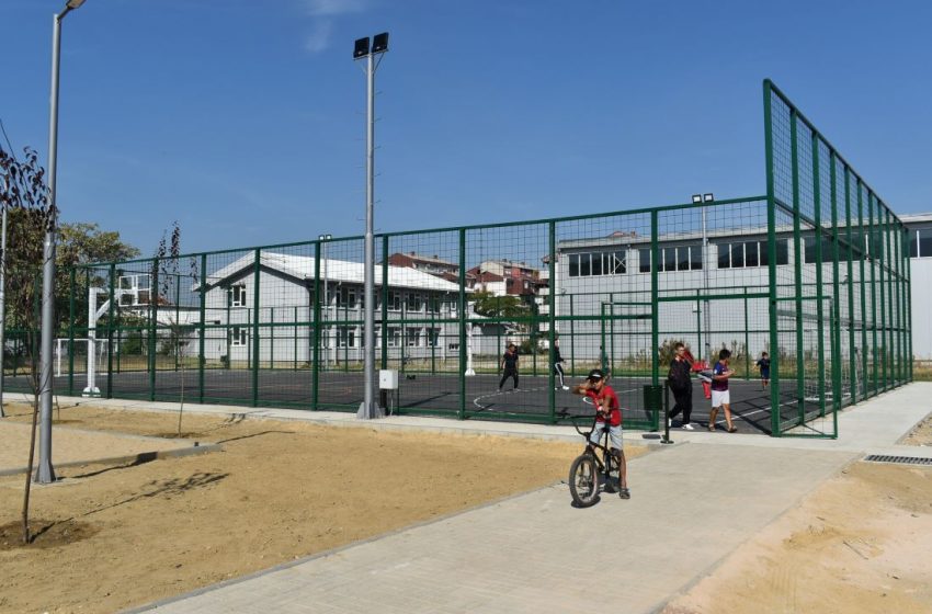  Отворено повеќенаменско игралиште кај училиштето „Никола Вапцаров“
