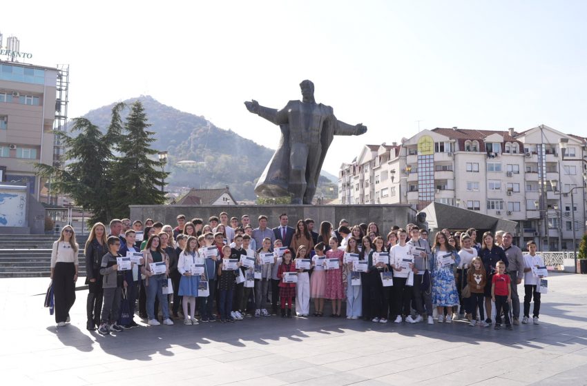  Фондацијата „Заев“ и Општина Струмица доделија 68 стипендии на талентирани ученици