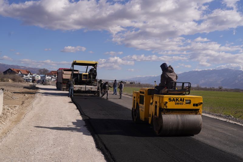 Костадинов: Се става асфалт на делницата Струмица-Дабиле