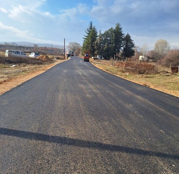  По половина век се асфалтира патот кон село Добрашинци