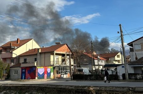 Попладнево избувна голем пожар на отворено кај „Транзитниот пат“ во Струмица