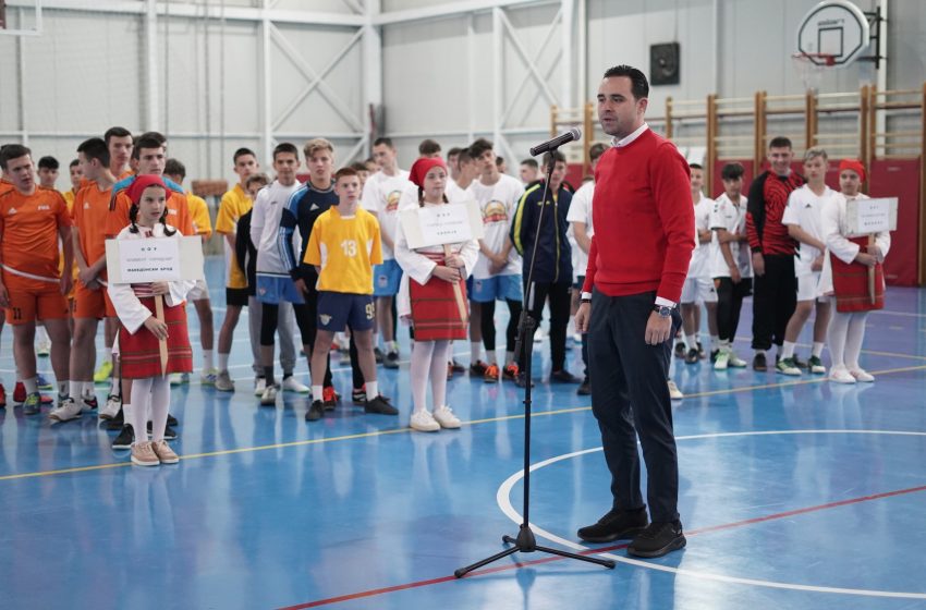  Градоначалникот Костадинов го отвори државното првенство во футсал