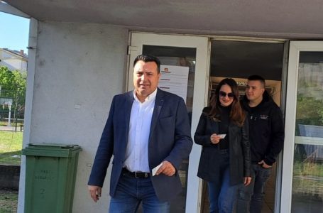 Поранешниот премиер Зоран Заев со семејството го оствари правото на глас