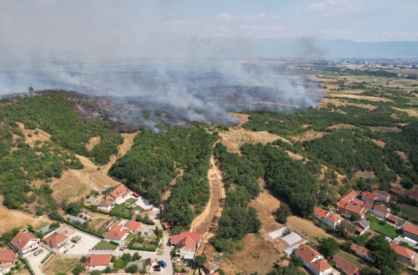  Се уште е активен пожарот на отворено кај Сушево и Злеово