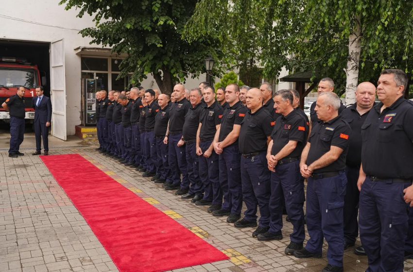  Костадинов: Покрај 10.000 денари, пожарникарите ќе можат бесплатно да се паркираат и да го користат јавниот превоз