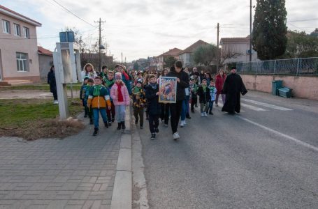 Во Дојран се одржа Бадникова поворка