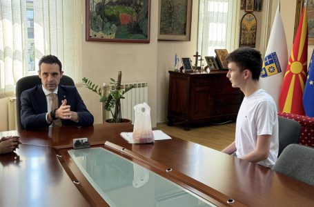 Историски успех за Струмица: Ученикот Марко Кренков освои бронзен медал на Европската јуниорска олимпијада по информатика