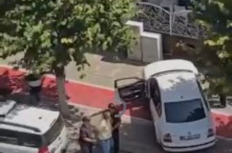 ВИДЕО: Инцидент среде бел ден во Струмица – со автомобил упорно удираше во ѕид