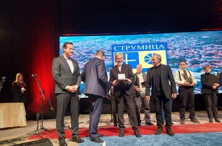 Фото:Наградата за животно дело на Општина Струмица за браќата Миле и Георги Барбаровски, врачени и годишните награди