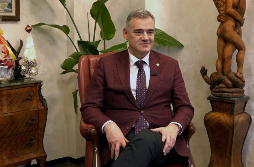 НОВОГОДИШНА ЧЕСТИТКА ОД ПРЕТСЕДАТЕЛОТ НА МОК, ДАНИЕЛ ДИМЕВСКИ