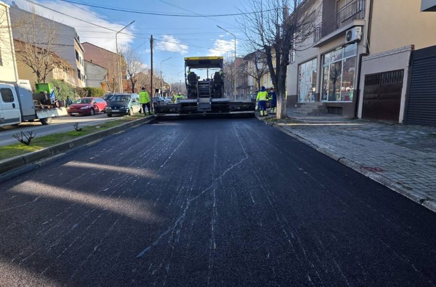 Поставен нов асфалтен слој на улицата „Балканска“