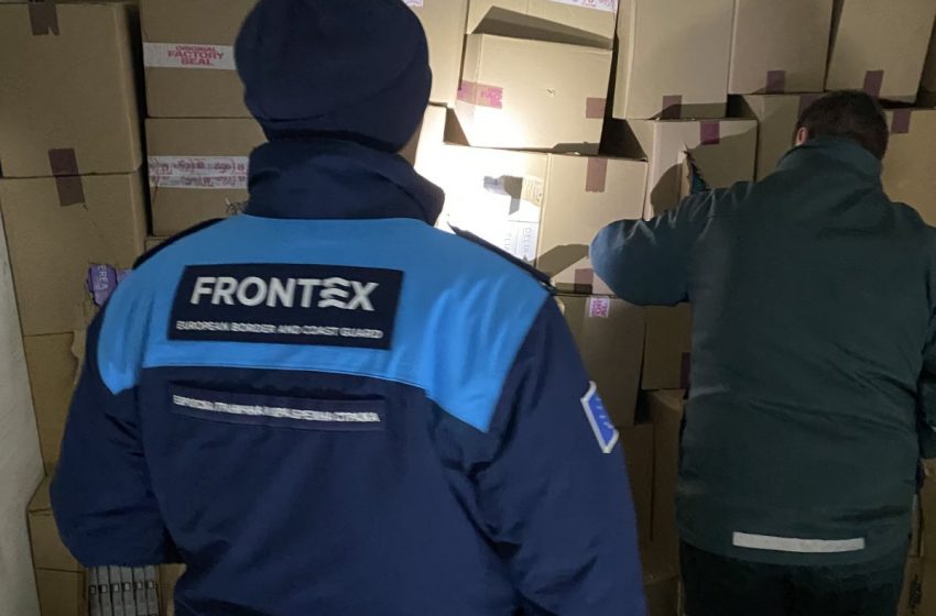 Запленети 5050 штеки цигари и електронски цигари на ГП Стар Дојран, лишен од слобода српски државјанин